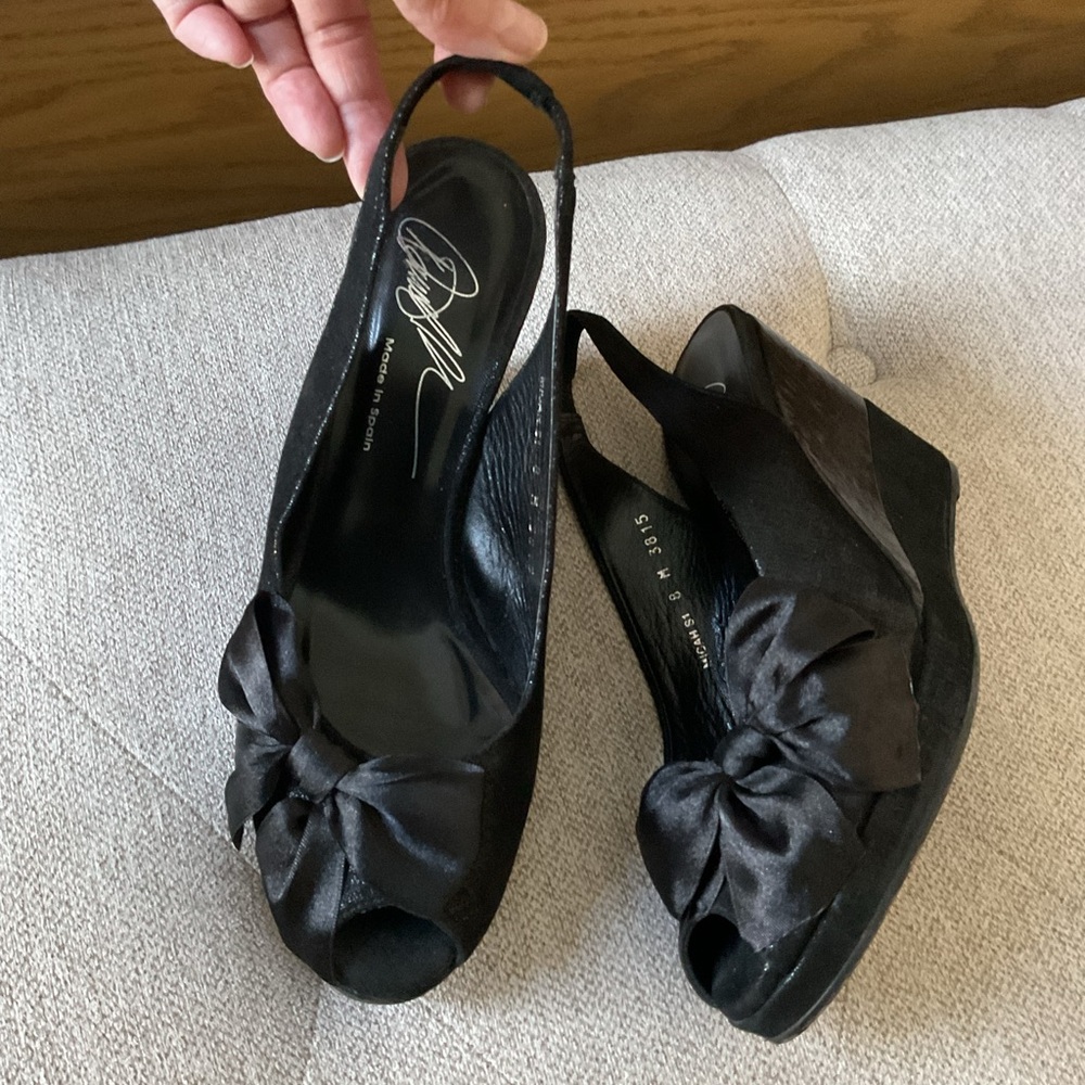 Donald J Pliner Peep Toe Black Wedge 4”Heels Pumps w/ Satin Bow Shoes Sz 8